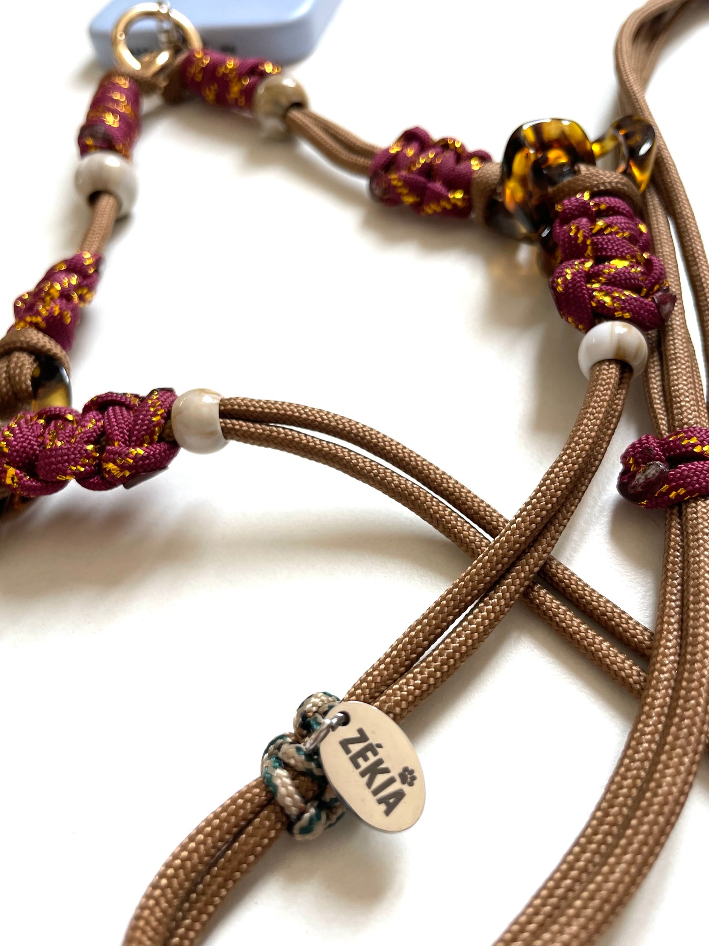 cordon telephone paracorde ajustable couleurs bordeaux dore noir fait main marseille made in france accessoire bijou idée cadeau lanyard smartphone plaque zekia