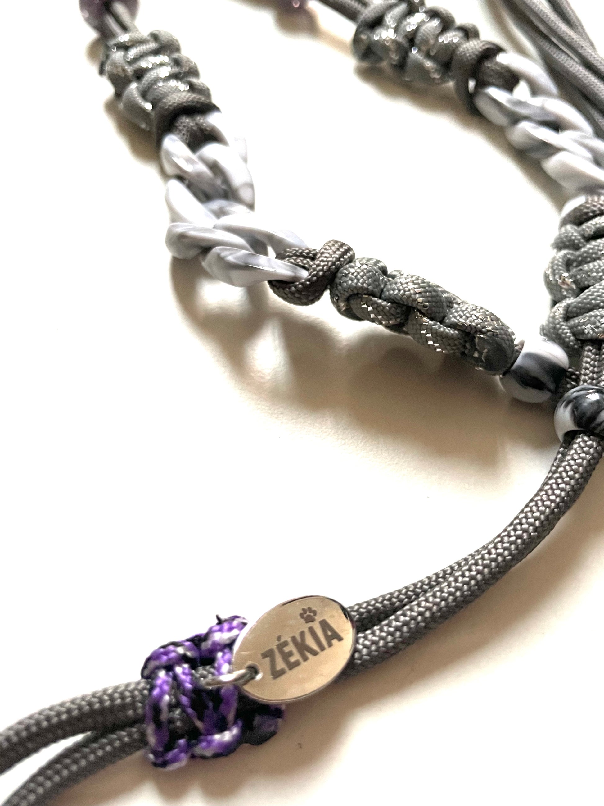 Cordon de telephone ajustable en paracorde fait main Marseille made in france gris argenté lanyard smartphone accessoire bijou plaque zekia