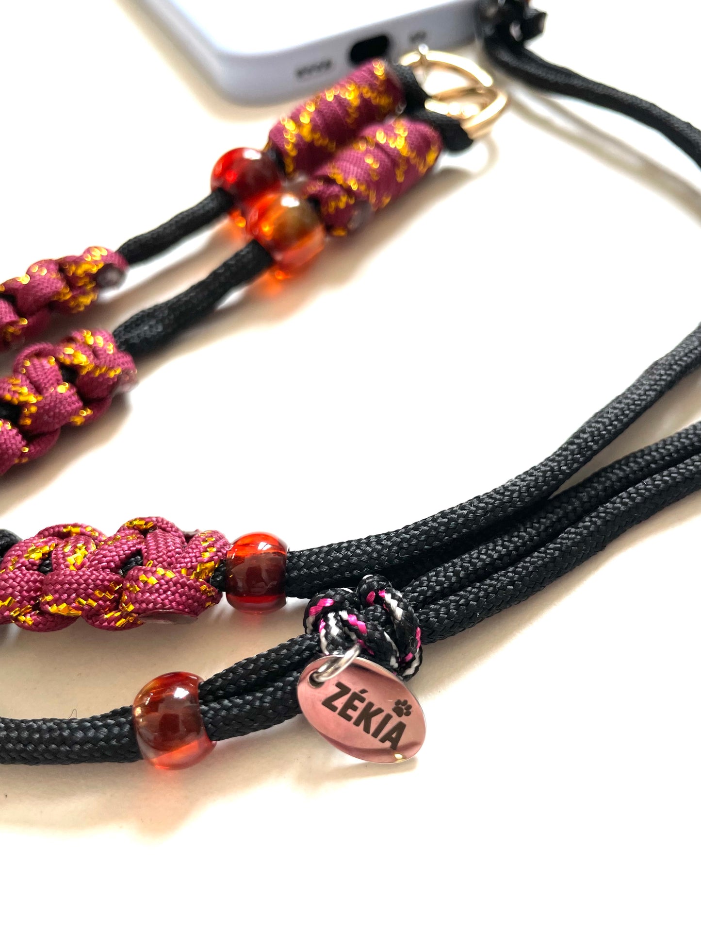 cordon telephone paracorde ajustable couleurs bordeaux dore noir fait main marseille made in france accessoire bijou idée cadeau lanyard smartphone plaque zekia
