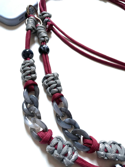 Cordon de telephone ajustable en paracorde fait main Marseille made in france gris argenté lanyard smartphone accessoire bijou gros plan maillon