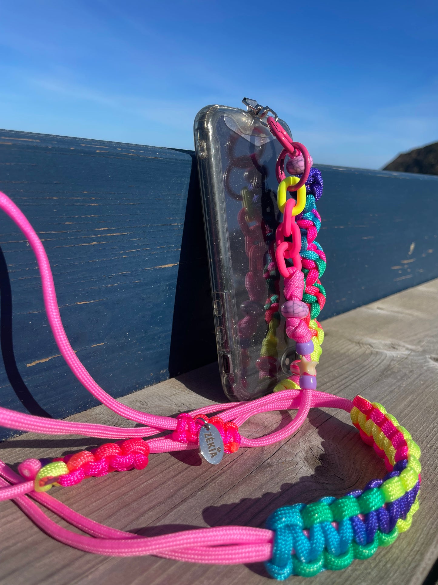 lanière de téléphone bandoulière en paracorde solide ajustable, rose et multicolore, fait main, France