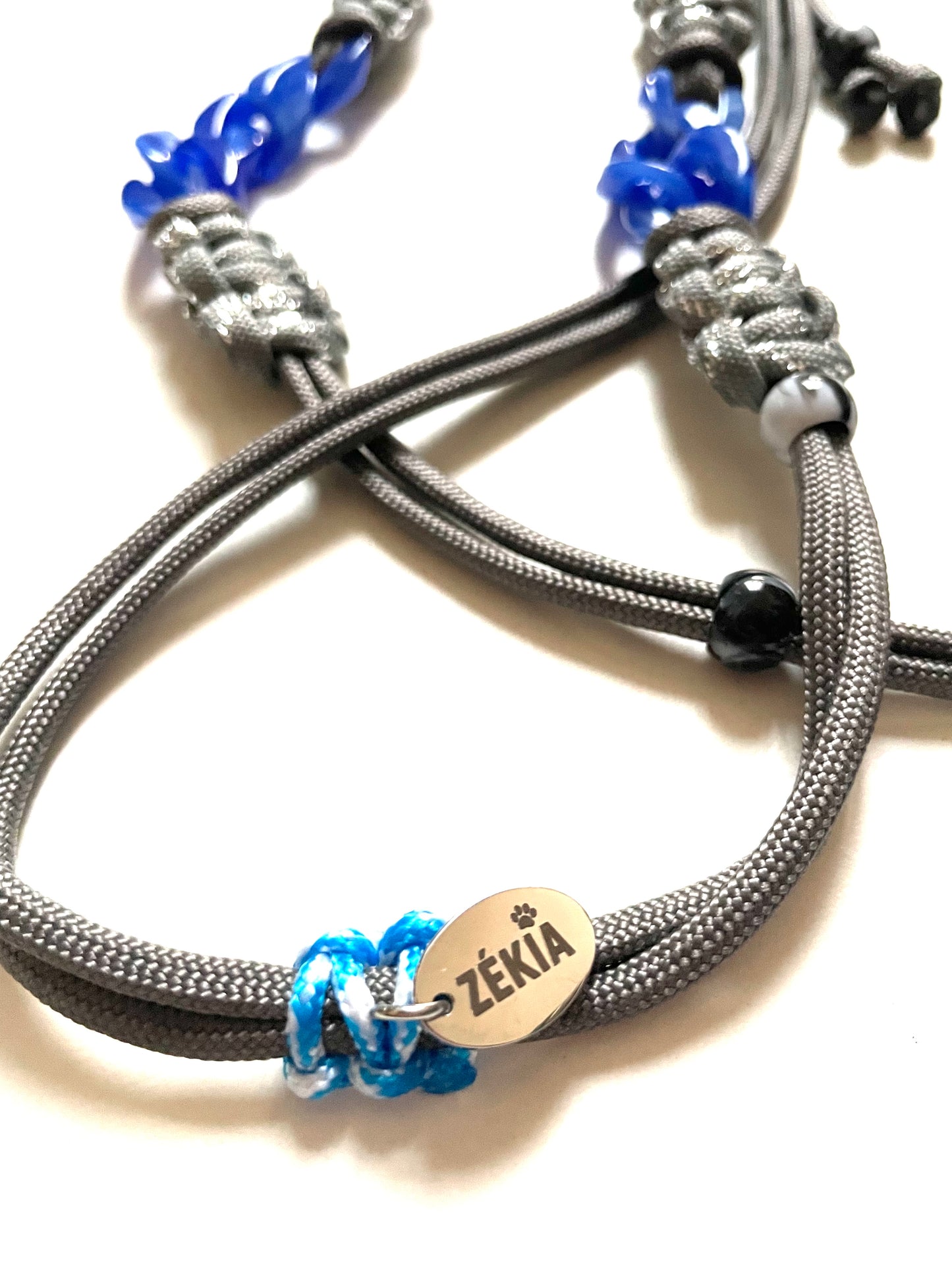 Cordon de telephone ajustable en paracorde fait main Marseille made in france gris bleu argenté lanyard smartphone accessoire bijou plaque zekia