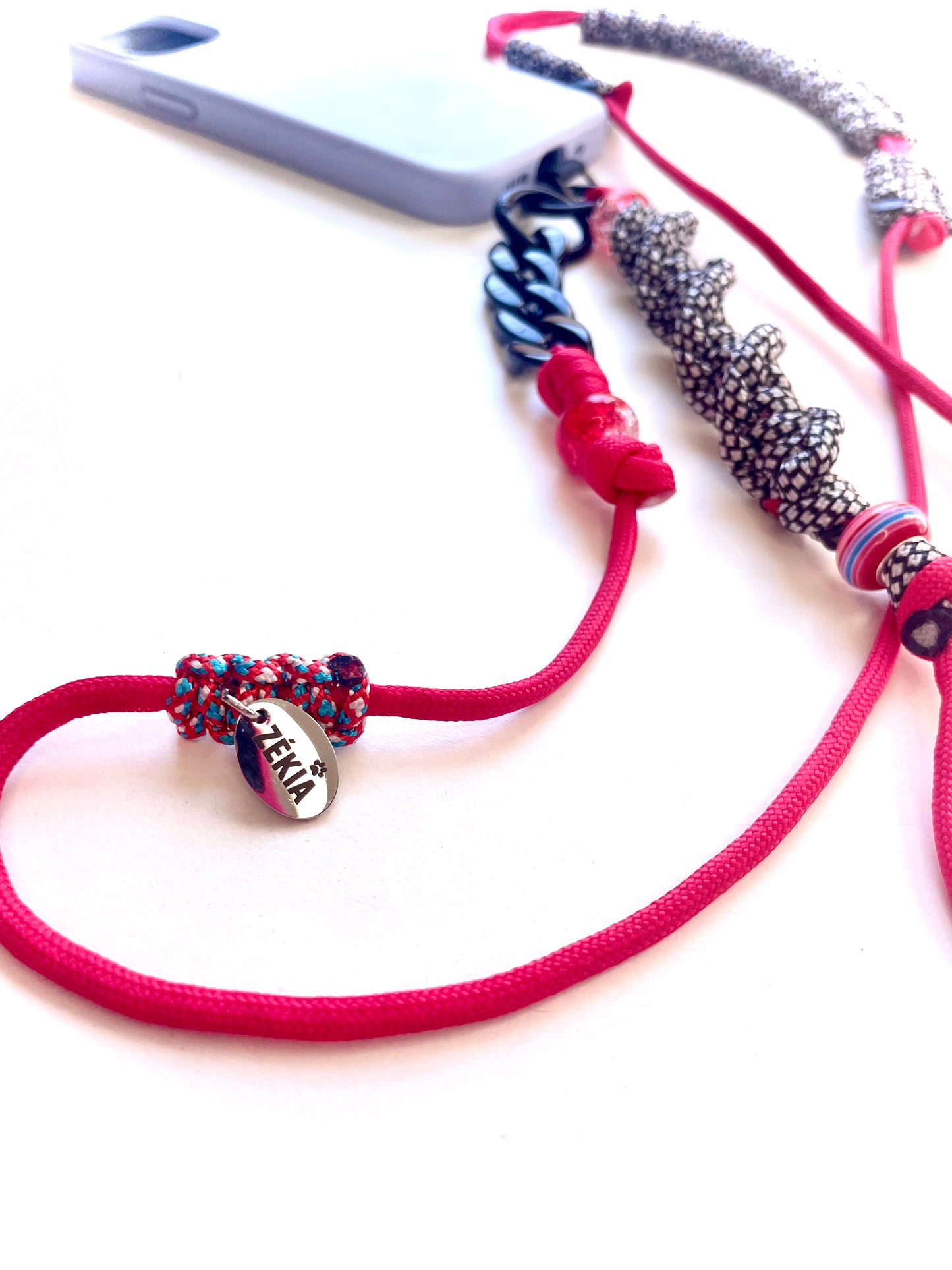Cordon de telephone paracorde fait main a Marseille - zekia accessoires artisanaux
