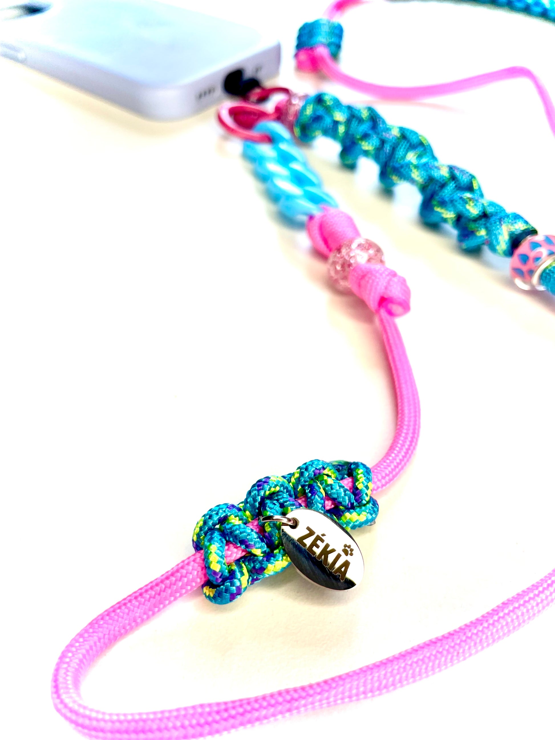 Cordon de telephone paracorde fait main a Marseille - zekia accessoires artisanaux