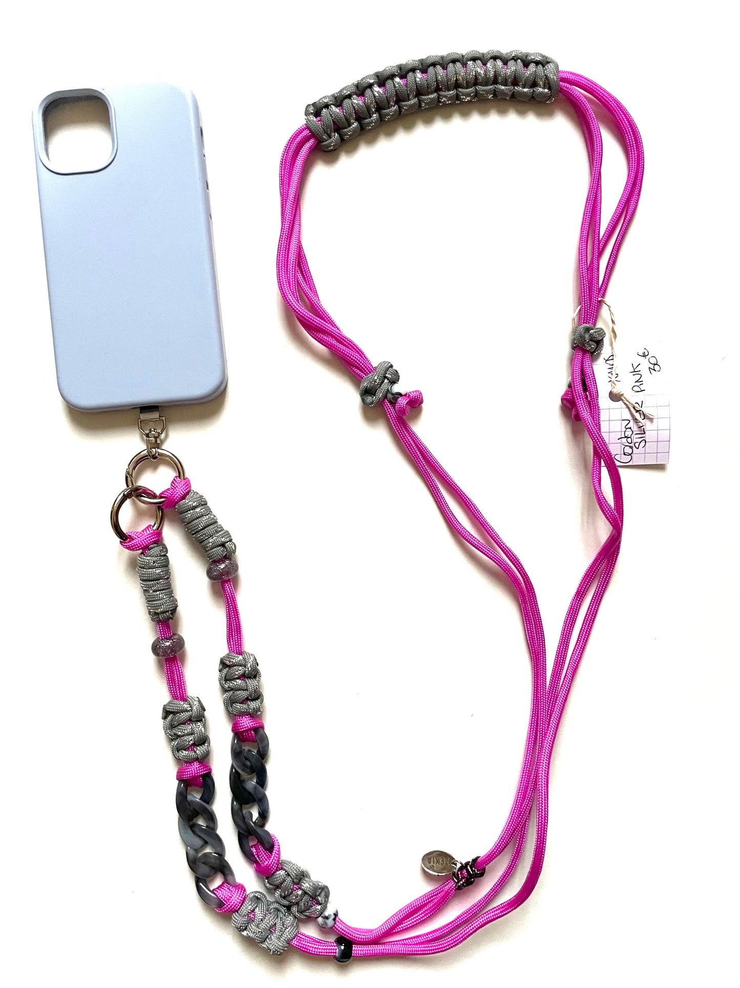 cordon telephone en paracorde artisanal fait main marseille rose gris et argenté accessoire bijou