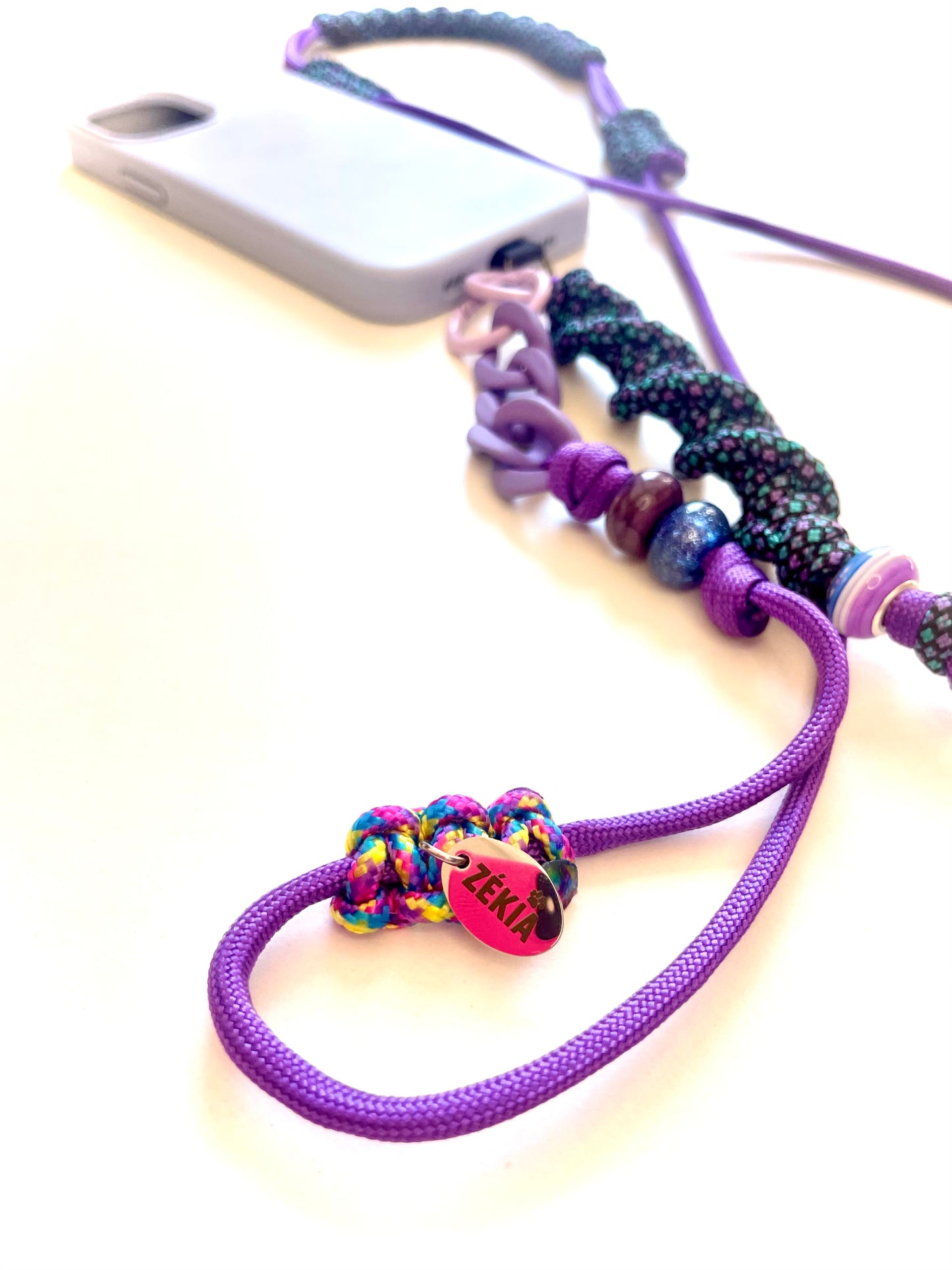 Cordon de telephone paracorde fait main a Marseille - zekia accessoires artisanaux