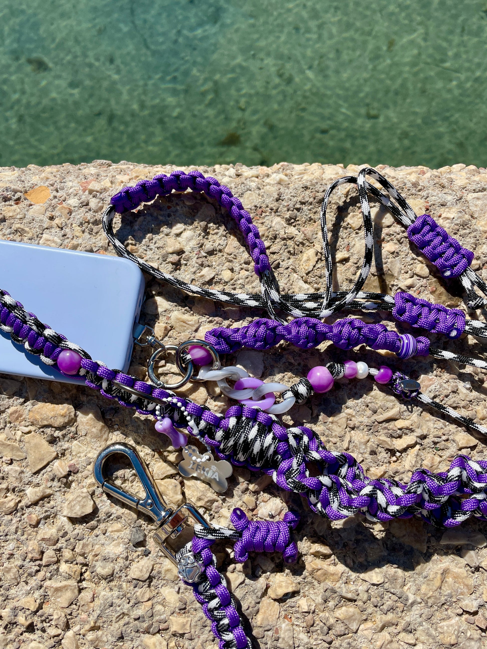 Laisse pour chien et cordon de téléphone assorti pour duo chien et humain. Fait main en paracorde solide à Marseille