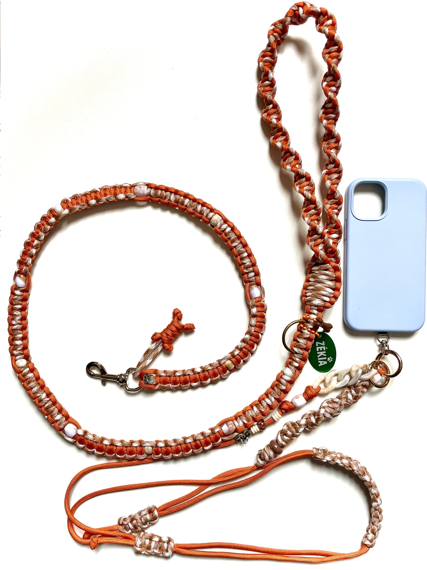 Laisse pour chien en paracorde solide  cordon de telephone assorti fait main à marseille, orange et beige. Laisse stylée et tendance artisanale