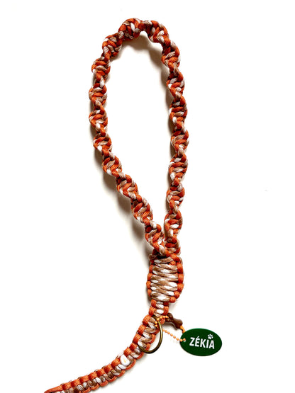 Laisse pour chien en paracorde solide fait main à marseille, orange et beige. Laisse stylée et tendance artisanale