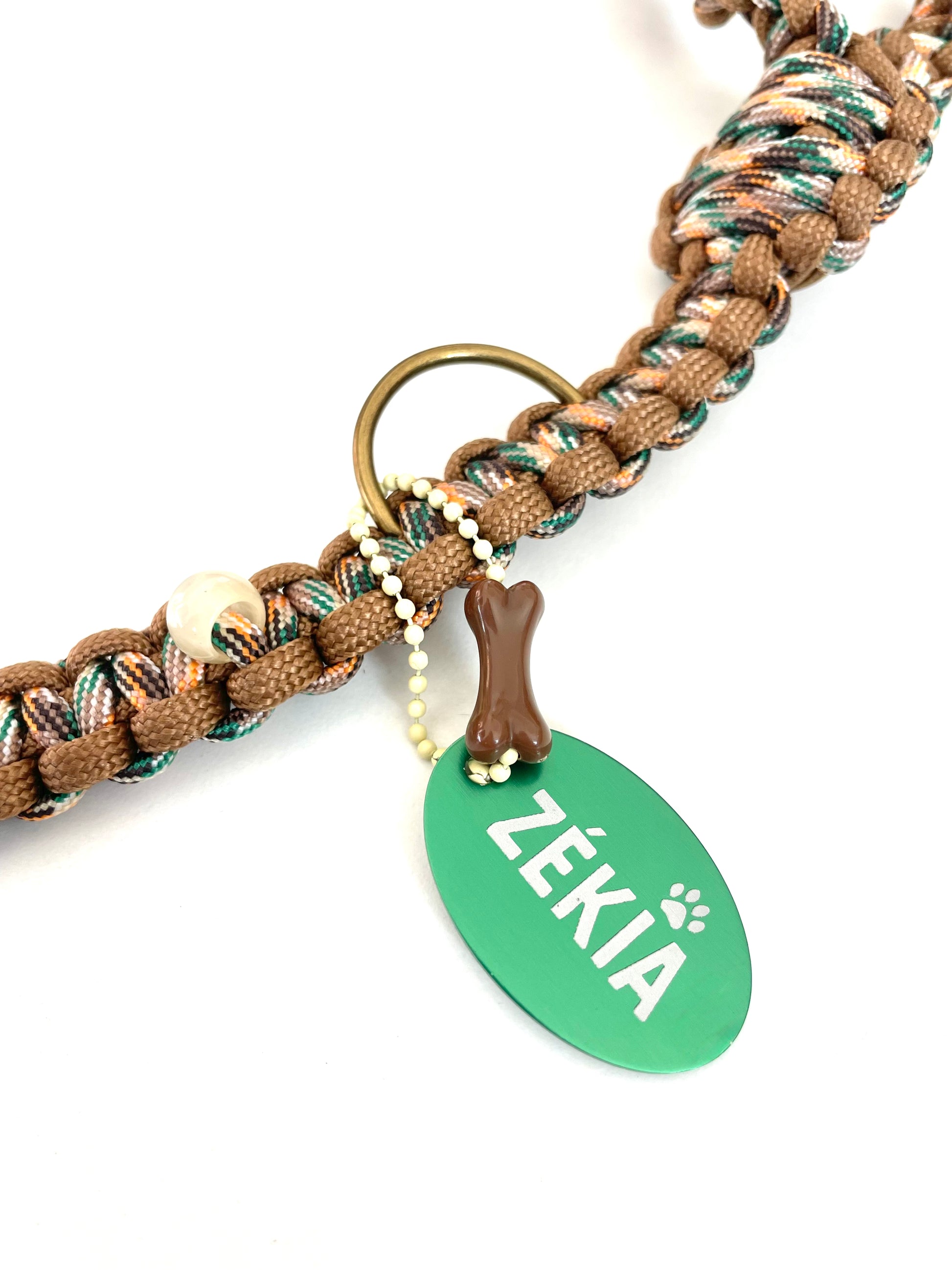 Laisse de balade pour chien en paracorde solide et résistante avec détails perles. Laisse faite main, France, couleurs : bronze.