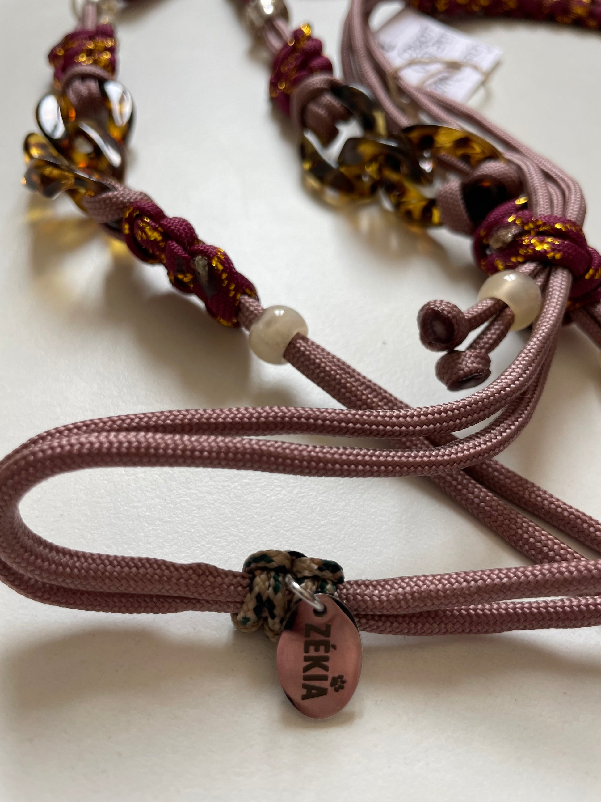 cordon telephone paracorde ajustable couleurs bordeaux dore noir fait main marseille made in france accessoire bijou idée cadeau lanyard smartphone