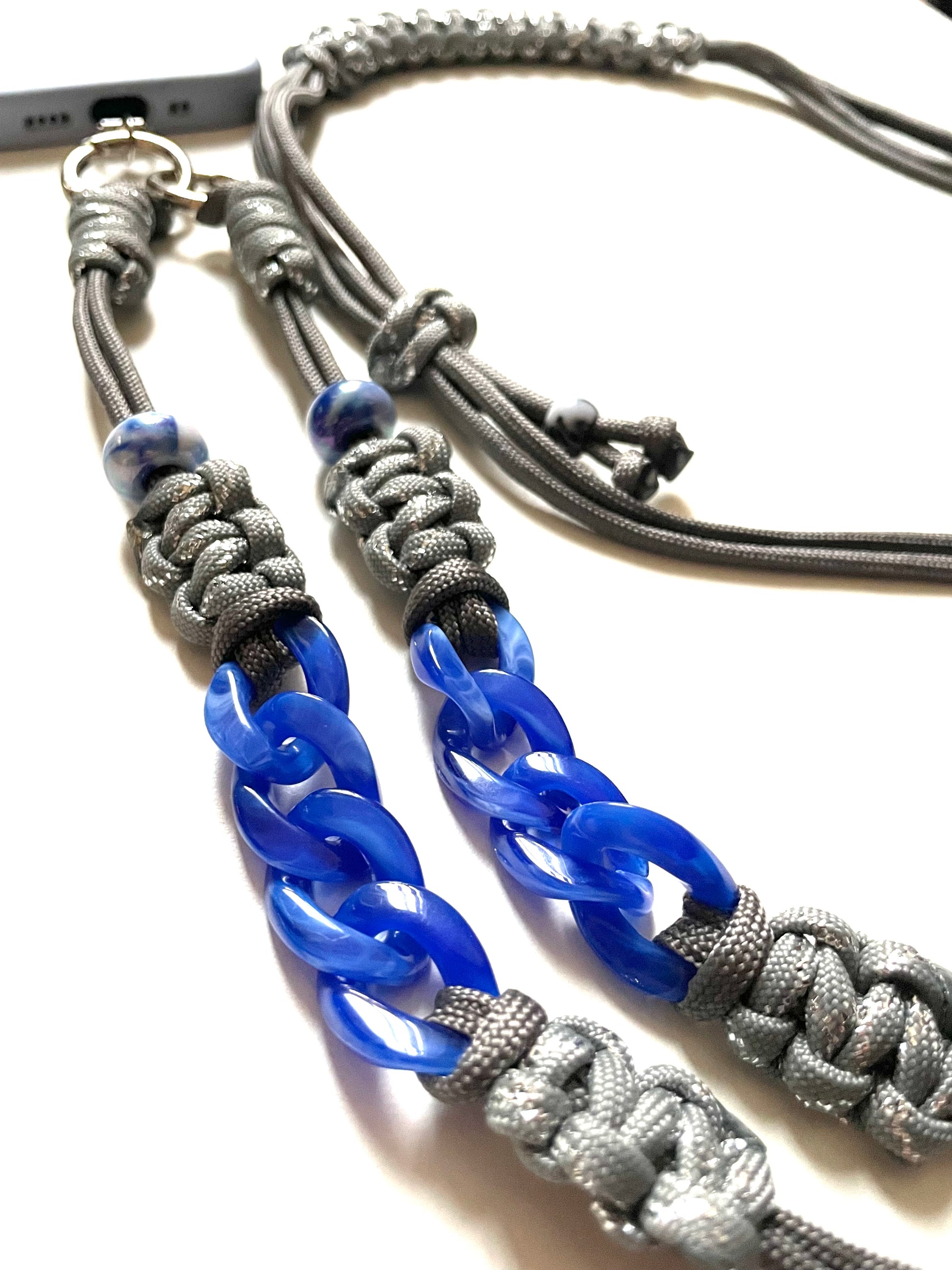 Cordon de telephone ajustable en paracorde fait main Marseille made in france gris bleu argenté lanyard smartphone accessoire bijou