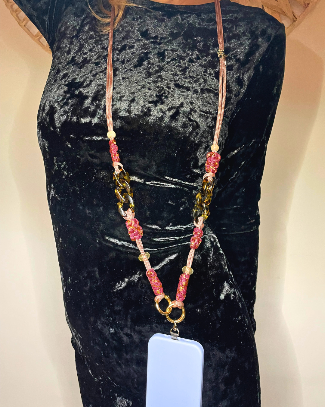 cordon telephone paracorde ajustable couleurs bordeaux dore noir fait main marseille made in france accessoire bijou idée cadeau lanyard smartphone
