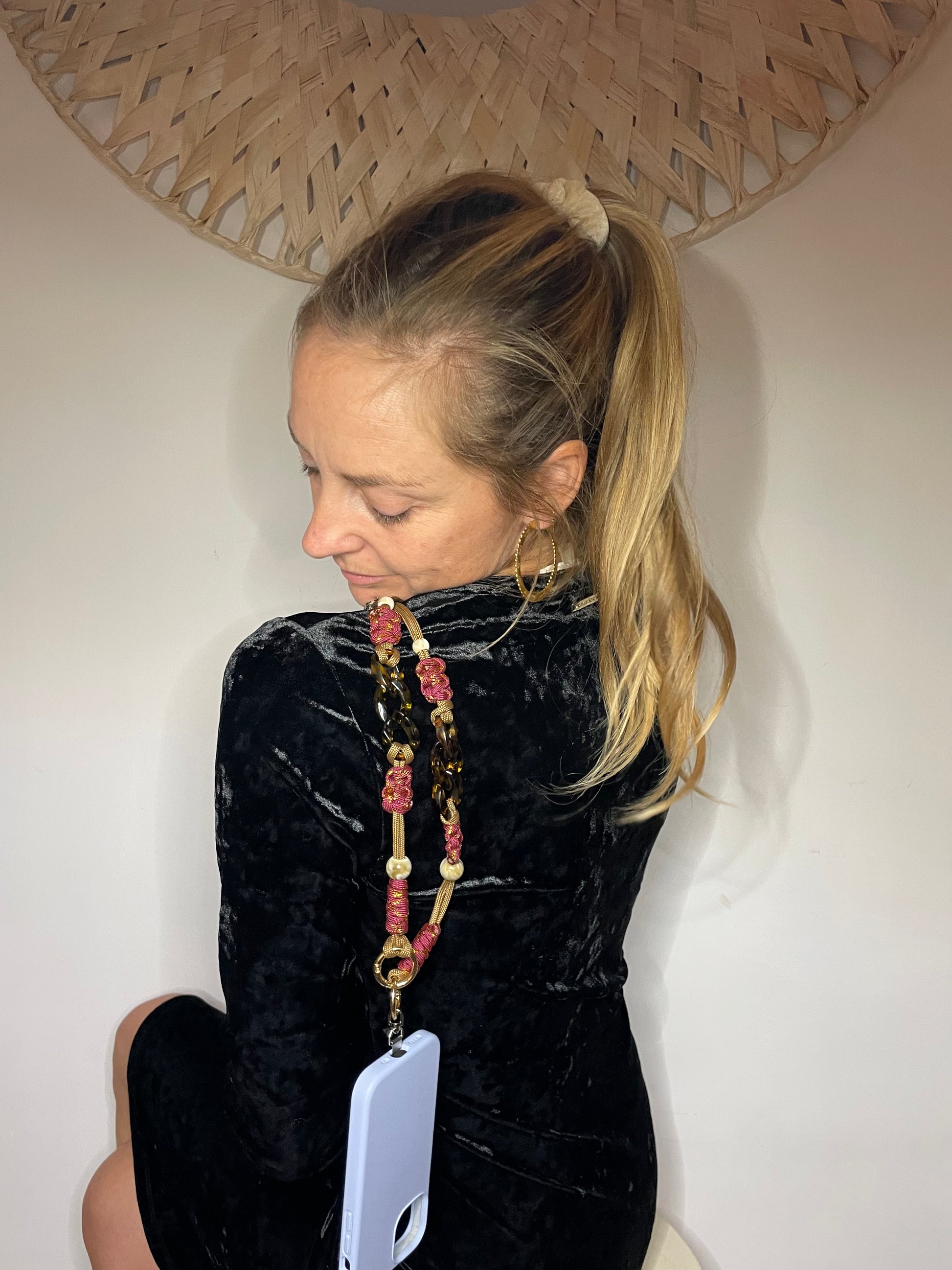 cordon telephone paracorde ajustable couleurs bordeaux dore noir fait main marseille made in france accessoire bijou idée cadeau lanyard smartphone