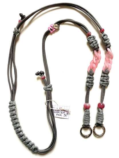 cordon téléphone silver soft pink, accessoire bijou pour donner du style à sa tenue. Fait main à Marseille, artisanal. pratique et stylé.